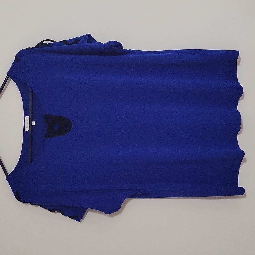 Dashing Short-sleeved Detailed Top